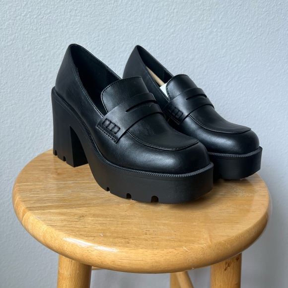 JustFab Black Chunky Heel Loafers - Picture 1 of 6